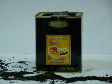 Фруктовый чай в подарочной жестяной упаковки со вкусом манго.